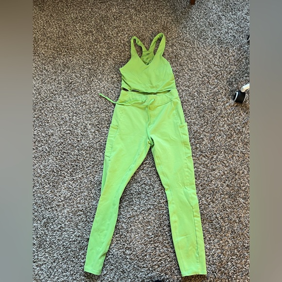 Alo Workout Set - Picture 1 of 8